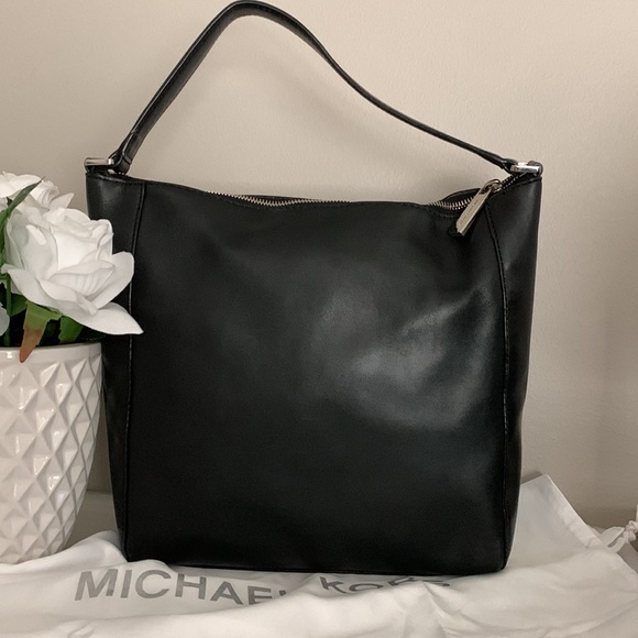 Michael Kors Medium Natalia Tile Shoulder Bag in Black - Picture 10 of 15